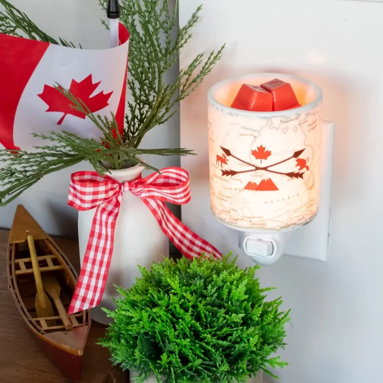Celebrate Scentsy's 15 Year Anniversary in Canada - Canada Proud Mini Scentsy Warmer & Bar
