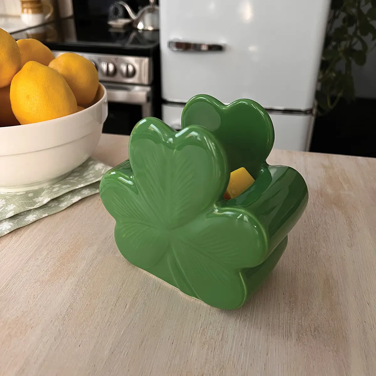 Scentsy February 2025 Warmer of the Month - Clover Me Irish + Luck of the Rainbow
