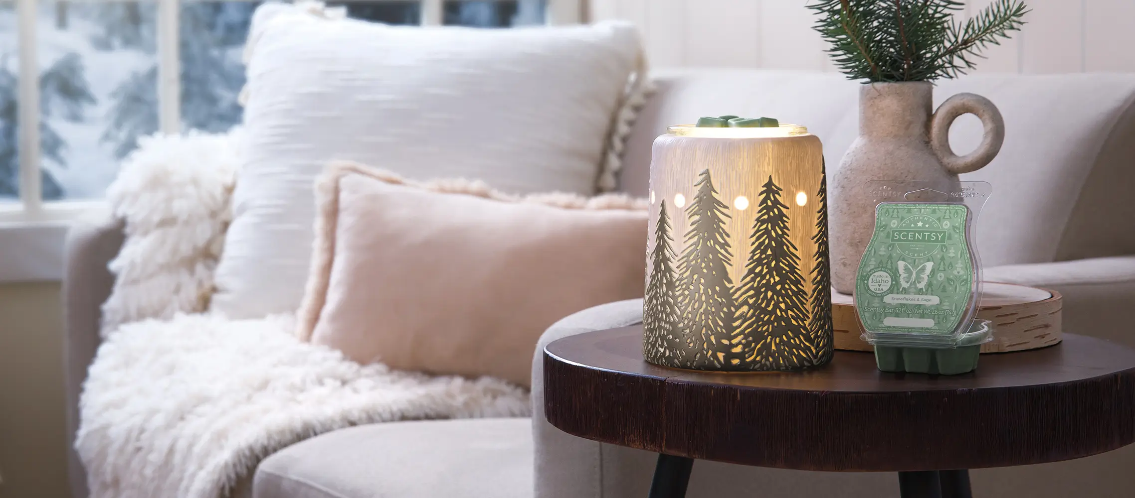Scentsy December 2024 Warmer of the Month - Golden Crest + Snowflakes & Sage