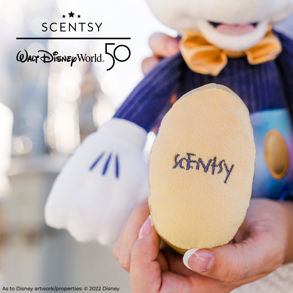 MT FW22 Disney WDW50thAnniversary Mickey Buddy Detail 2 R1