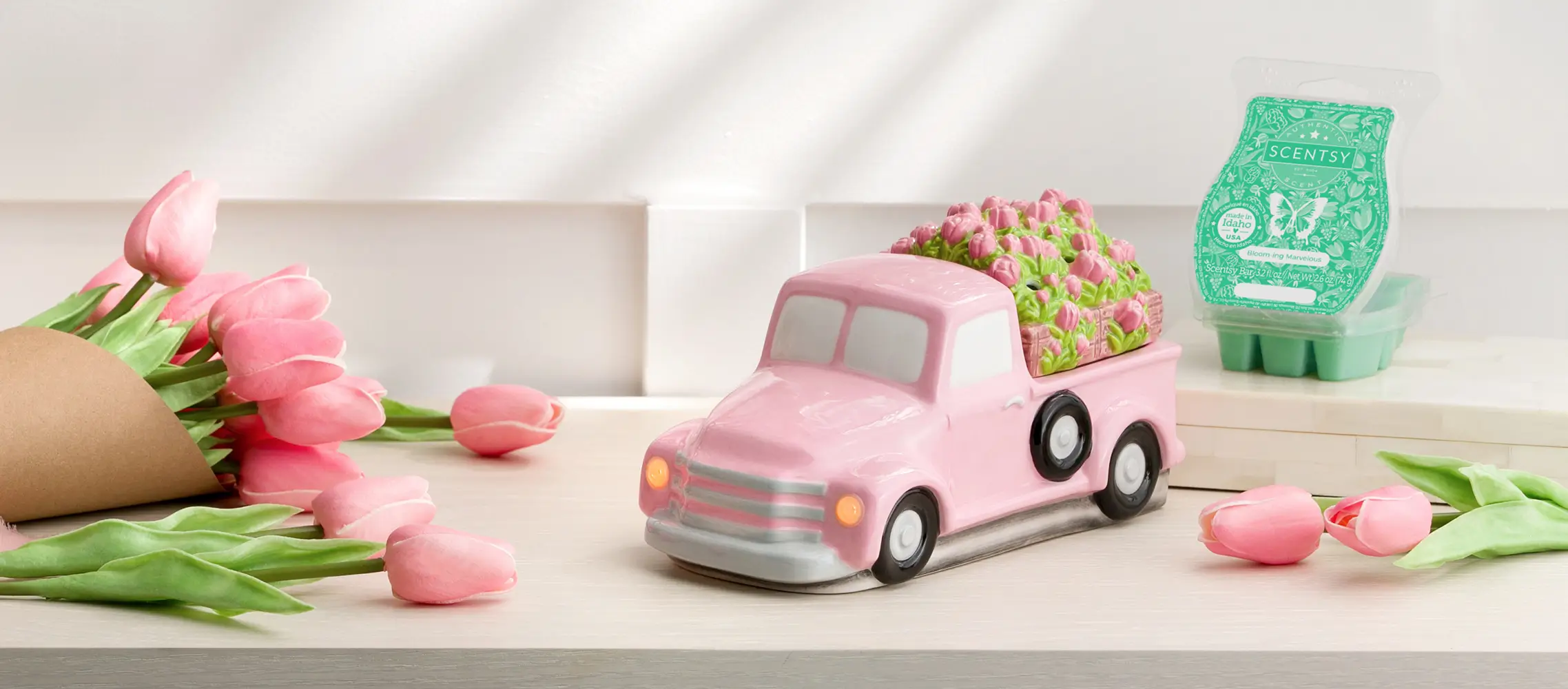 Scentsy May 2024 Warmer & Scent of the Month - Retro Pink Truck Warmer Flower Delivery Lid + Bloom-ing Marvelous